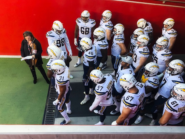 人民日报评2018年国内国际十大体育新闻.